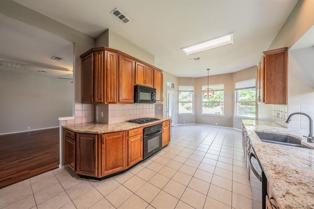 3001 Saint Lynda Dr, Mansfield, TX 76063 photo