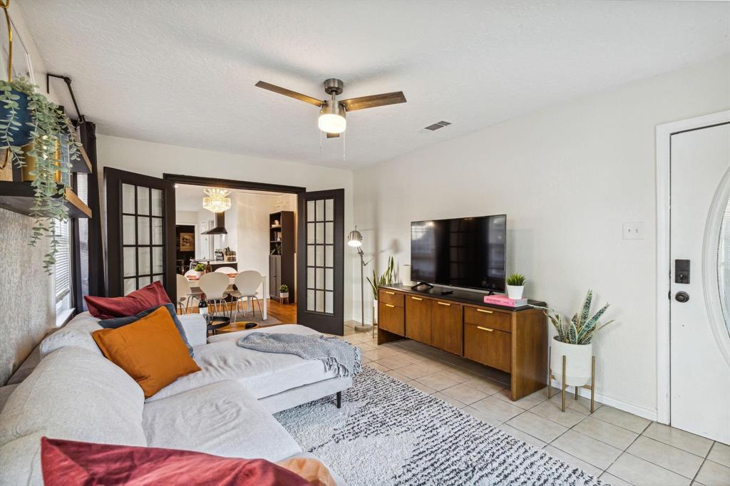 2435 W 10 St, Dallas, TX 75211 photo