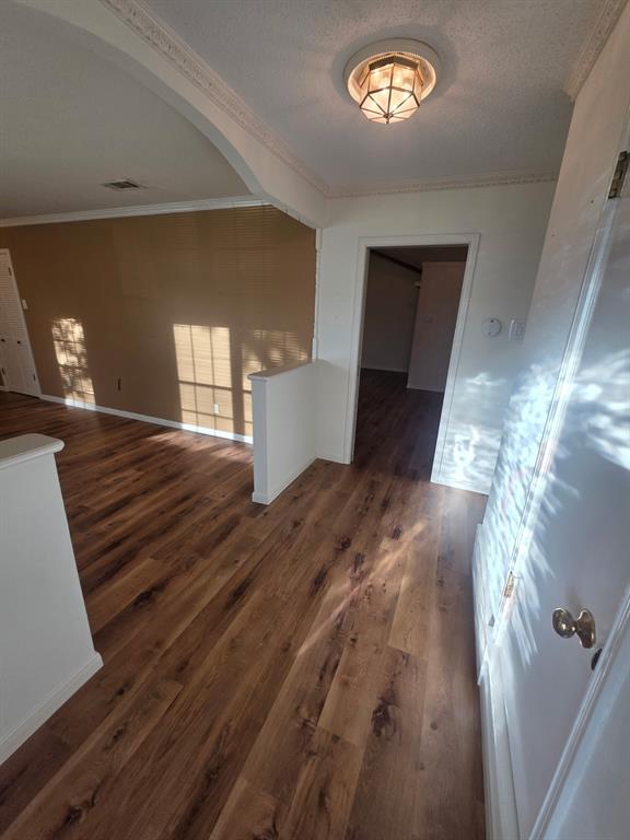 1914 Surrey Cir, Grand Prairie, TX 75050 photo