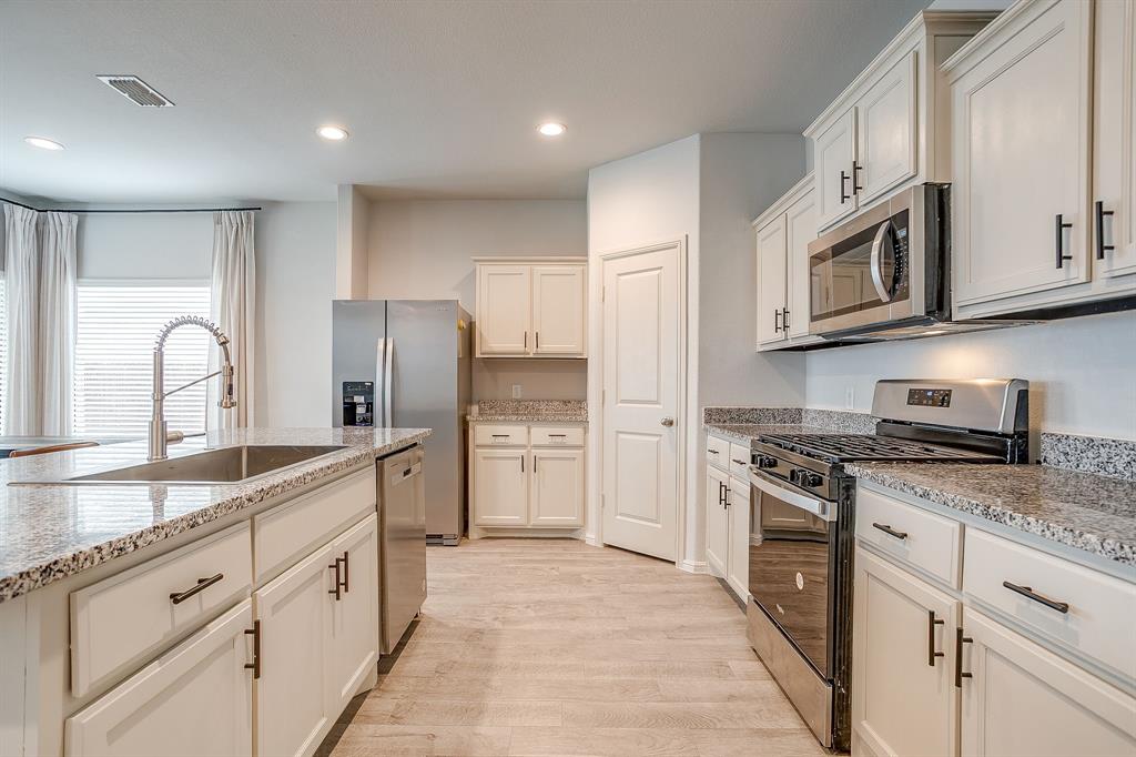 336 Youngblood Ln, Fort Worth, TX 76131 photo