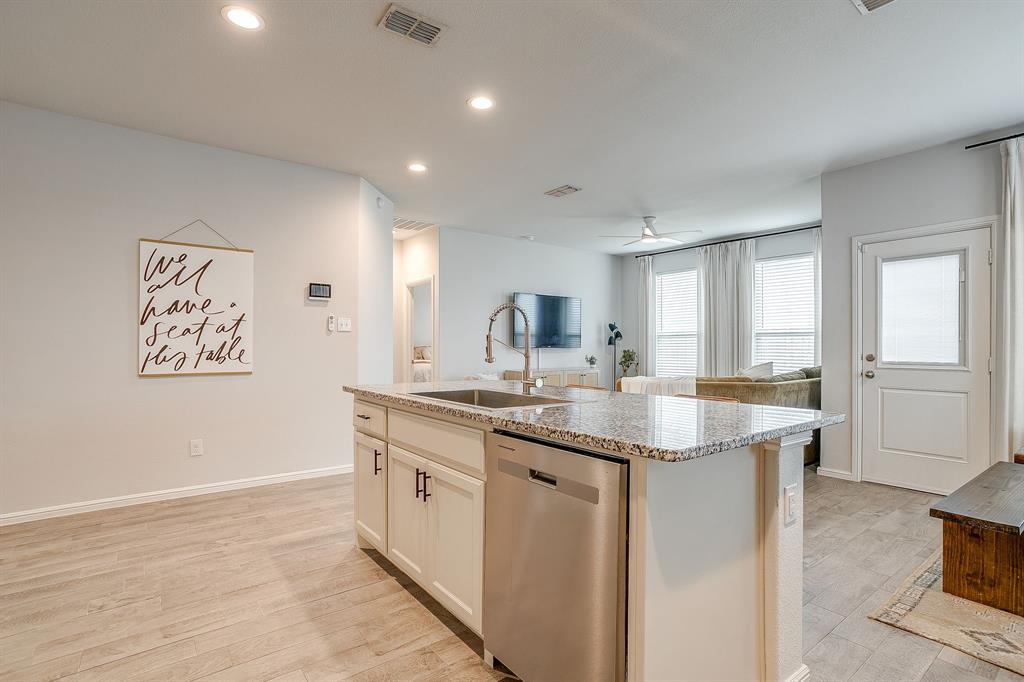 336 Youngblood Ln, Fort Worth, TX 76131 photo