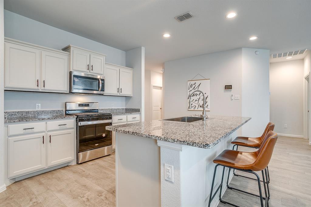 336 Youngblood Ln, Fort Worth, TX 76131 photo