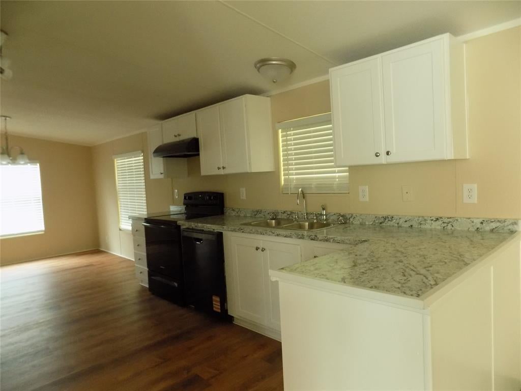 203 S Ridgeview Ct, Azle, TX 76020 photo
