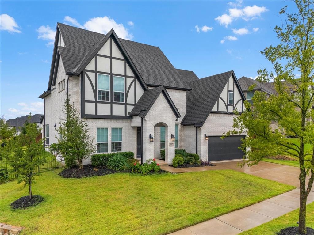 1725 Crested Ridge Rd, Fort Worth, TX 76008