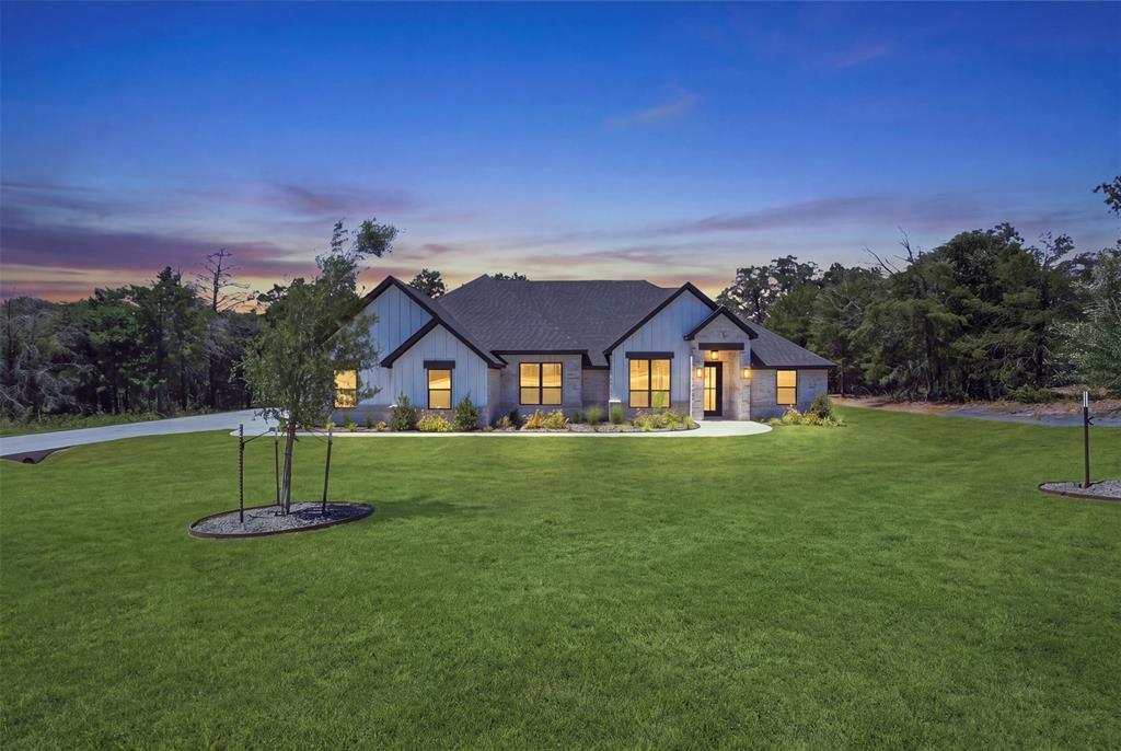 2017 Forest Bridge Dr, Azle, TX 76020