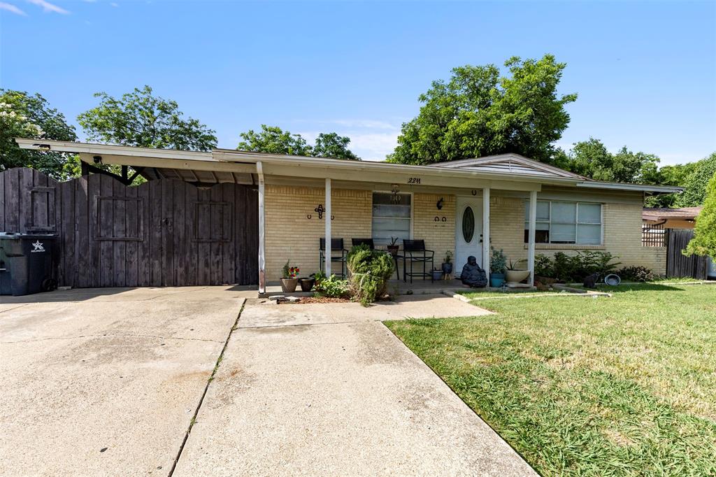 2211 Cloverdale St, Arlington, TX 76010