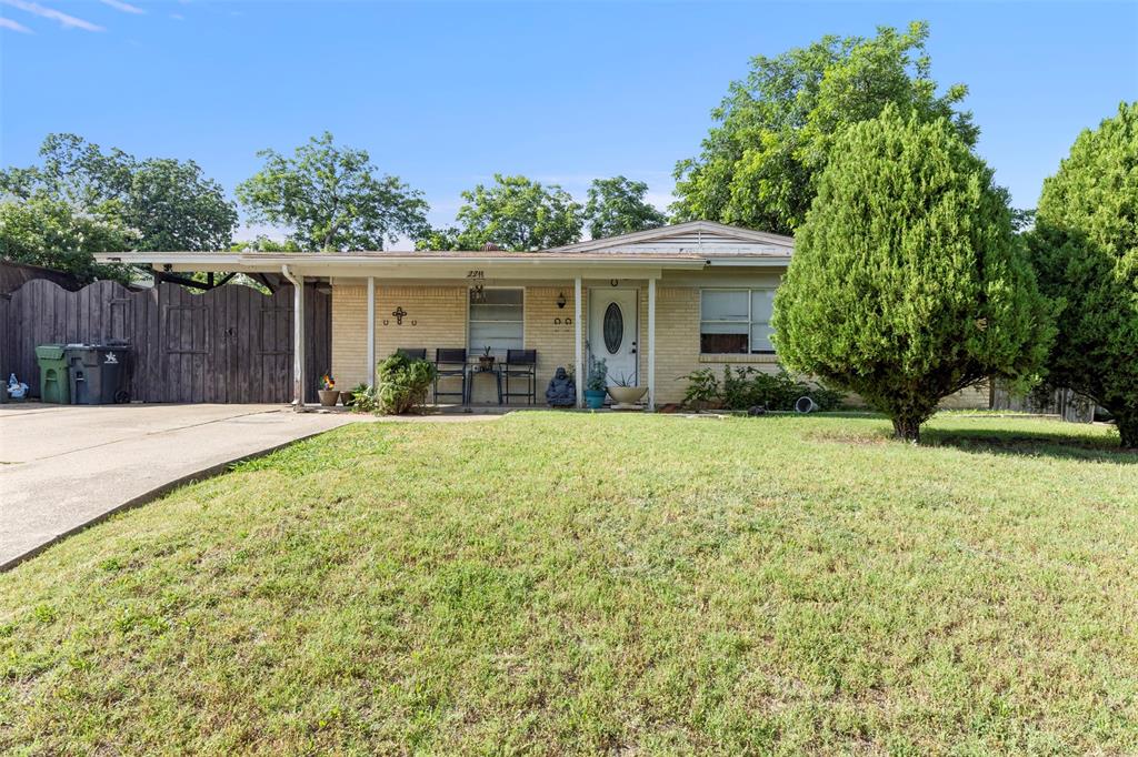 2211 Cloverdale St, Arlington, TX 76010 photo