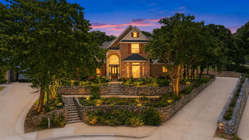 816 Lake View Ct, Crowley, TX 76036