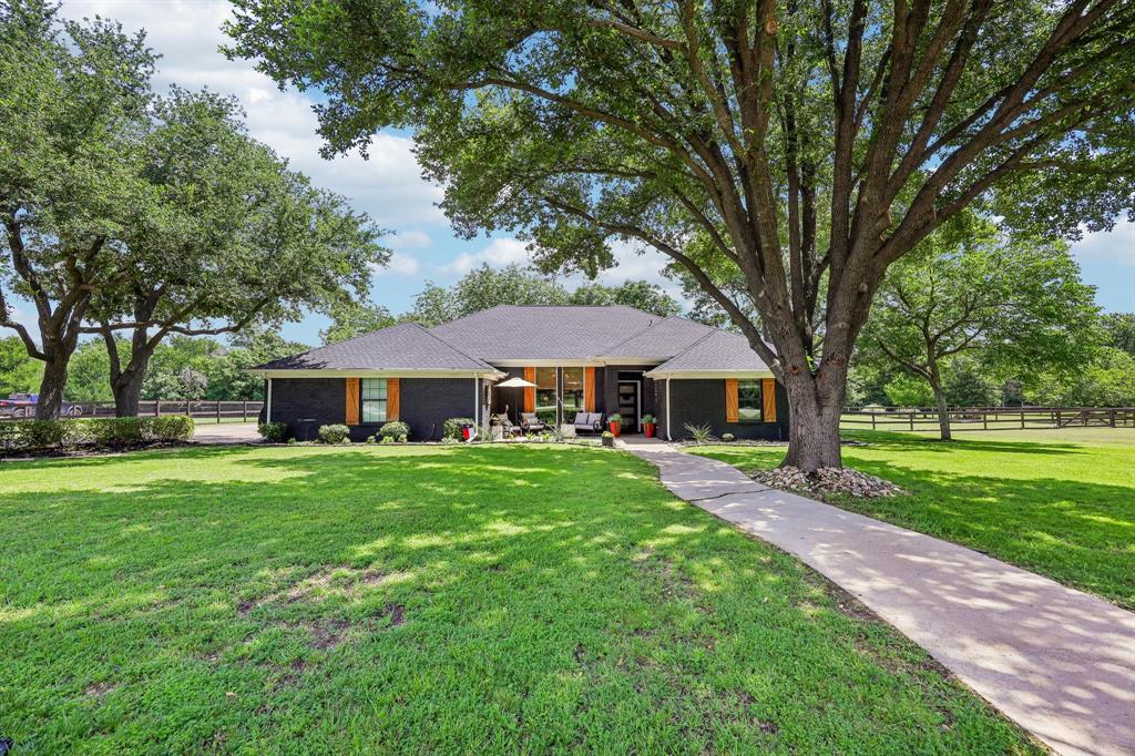 925 Meadow Dr, Copper Canyon, TX 75077