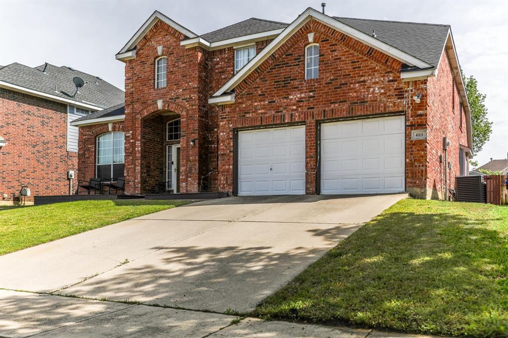 611 Laura Ln, Grand Prairie, TX 75052