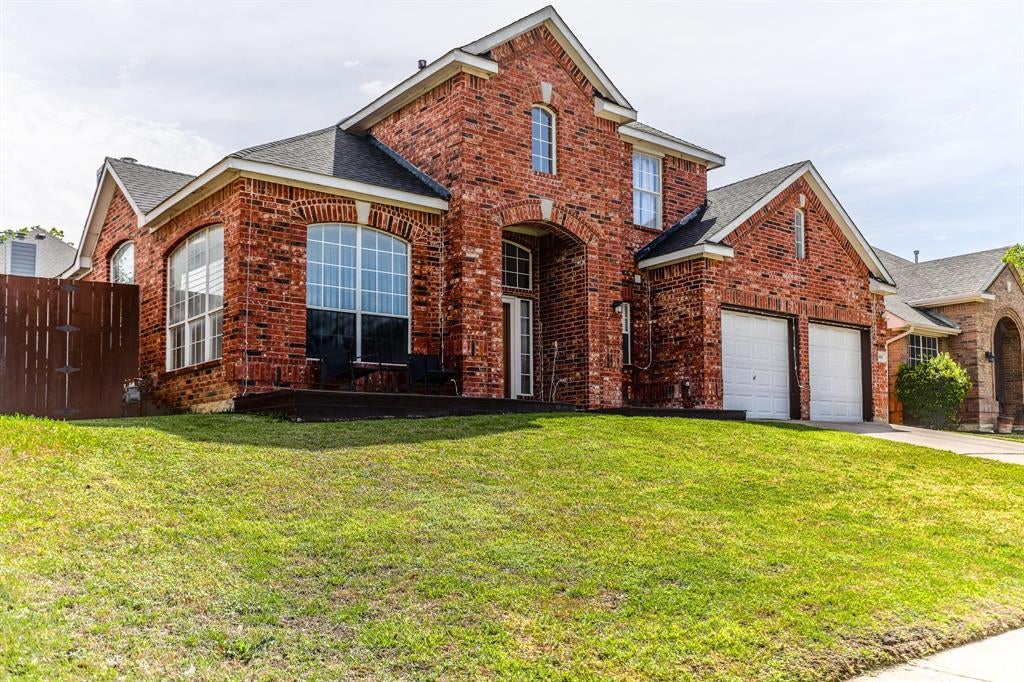 611 Laura Ln, Grand Prairie, TX 75052 photo