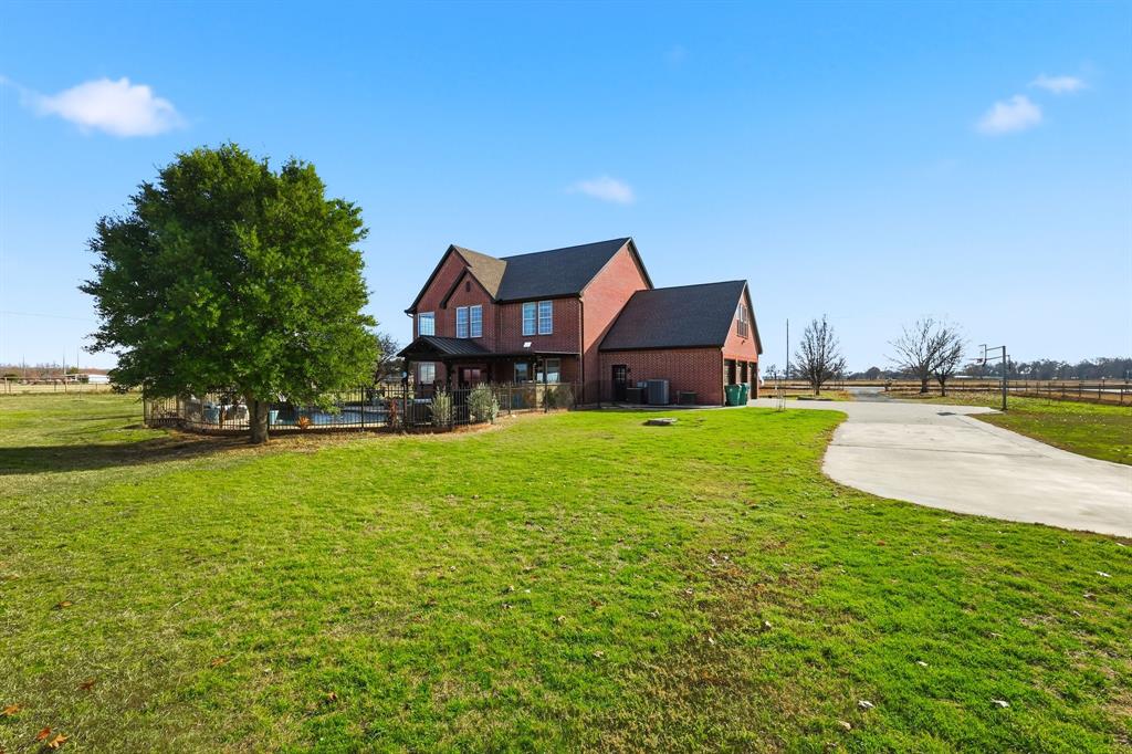102 Van Meter Dr, Aurora, TX 76078