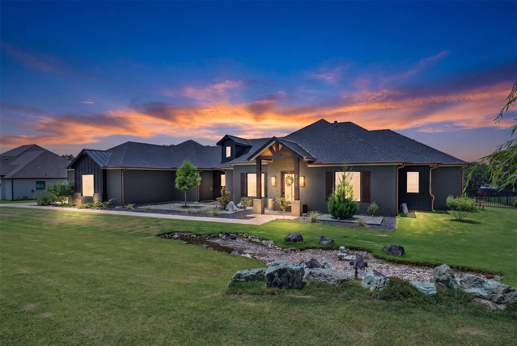 321 Pear Valley Ln, Burleson, TX 76028