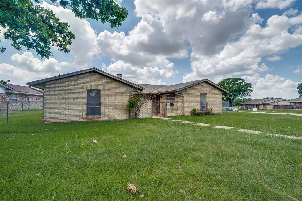 1421 Mount Vernon Dr, Mesquite, TX 75149