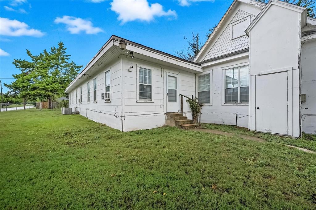 620 S Charles St, Sherman, TX 75090 photo