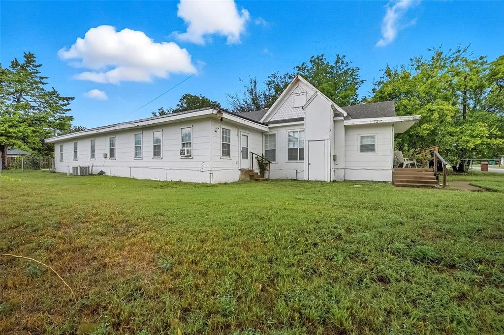 620 Charles St, Sherman, TX 75090