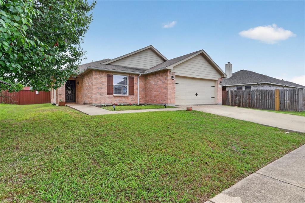 2019 Limestone Dr, Grand Prairie, TX 75052 photo