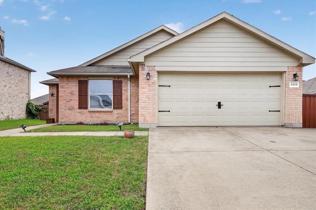 2019 Limestone Dr, Grand Prairie, TX 75052