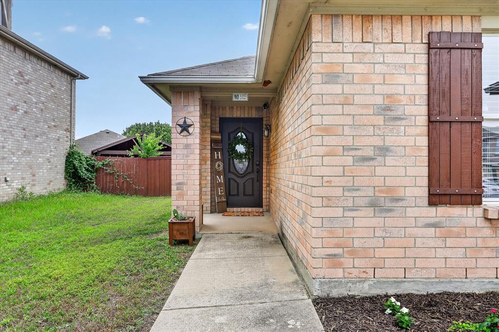 2019 Limestone Dr, Grand Prairie, TX 75052 photo