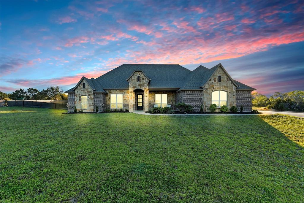 701 Milton Ct, Granbury, TX 76048