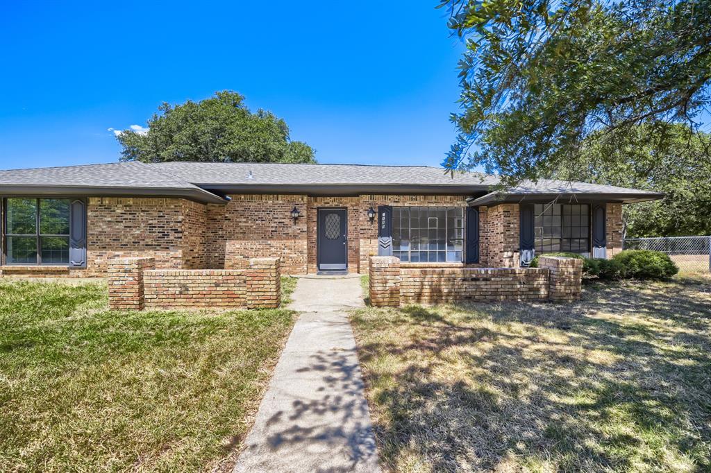 2185 Jana Ln, Burleson, TX 76028