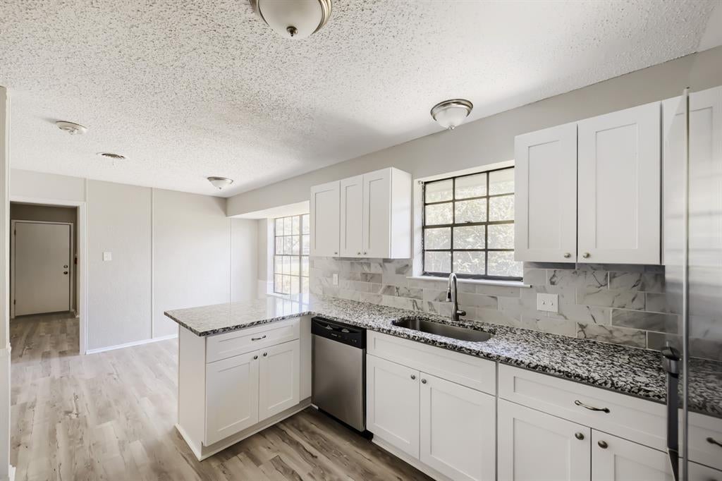 2185 Jana Ln, Burleson, TX 76028 photo