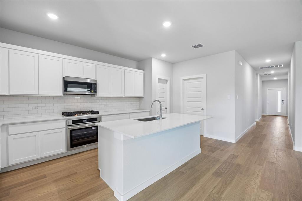 10608 Blakely Creek Rd, Fort Worth, TX 76126 photo