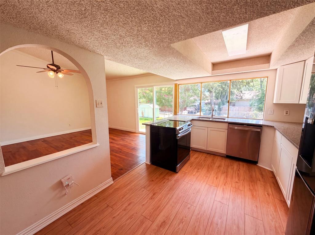 414 Meadowhill Dr, Garland, TX 75043 photo