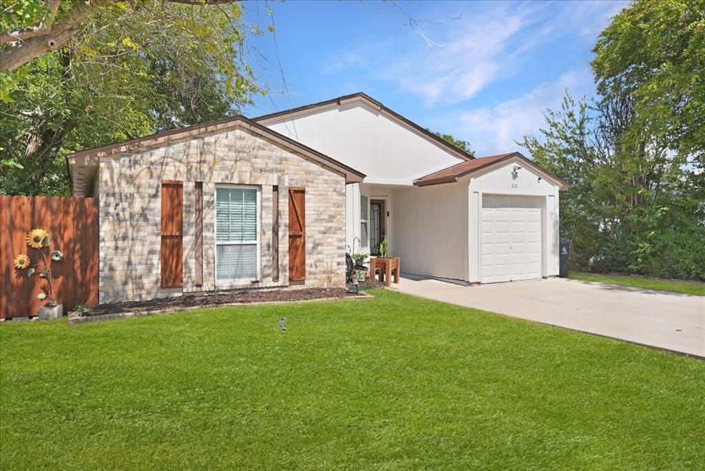 2111 Sharpshire Ln, Arlington, TX 76014 photo