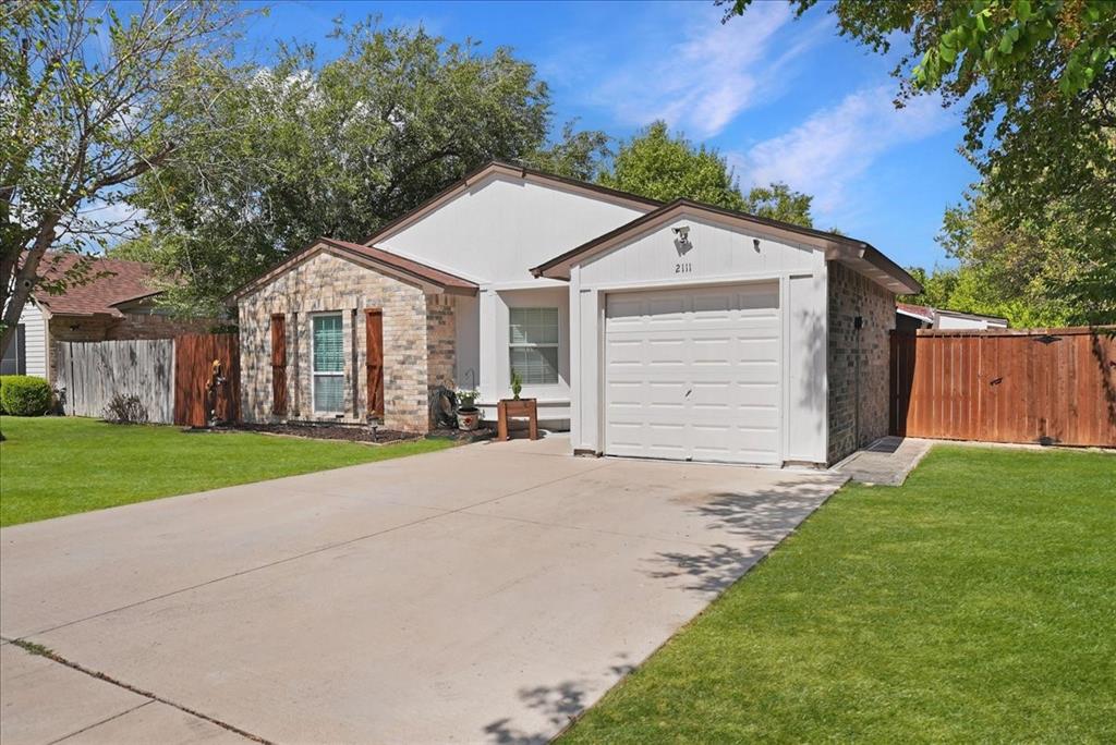 2111 Sharpshire Ln, Arlington, TX 76014 photo