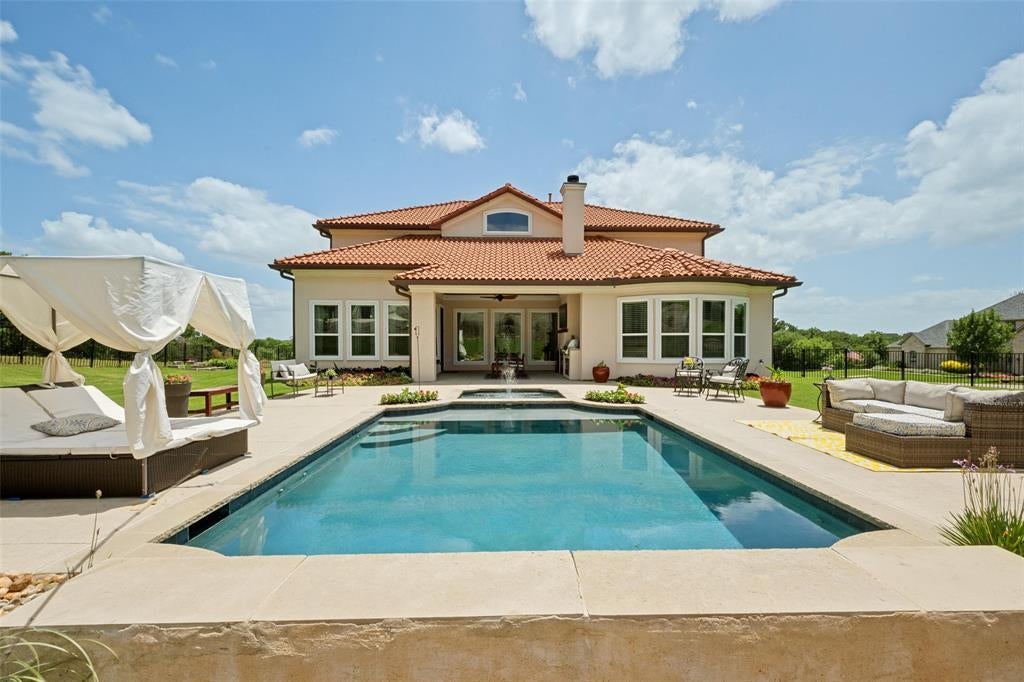 2501 Oak Bluff Dr, Corinth, TX 76210