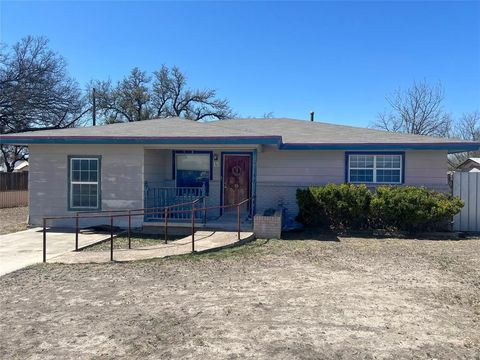 Single Family Residence in Eden TX 15 Burleson Street.jpg