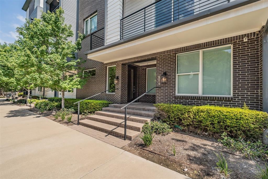 381 E Greenbriar Ln #804, Dallas, TX 75203 photo