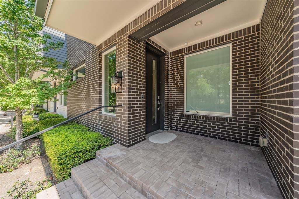 381 E Greenbriar Ln #804, Dallas, TX 75203 photo