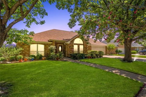 Single Family Residence in Benbrook TX 10190 Trail Ridge Drive.jpg