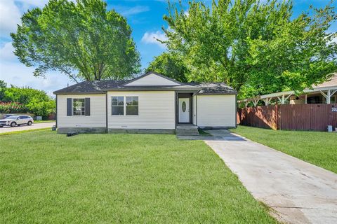 Single Family Residence in Arlington TX 1601 Harmon Terrace.jpg