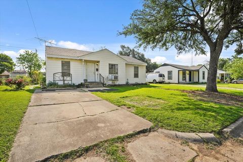 Single Family Residence in Arlington TX 721 Scott Drive.jpg