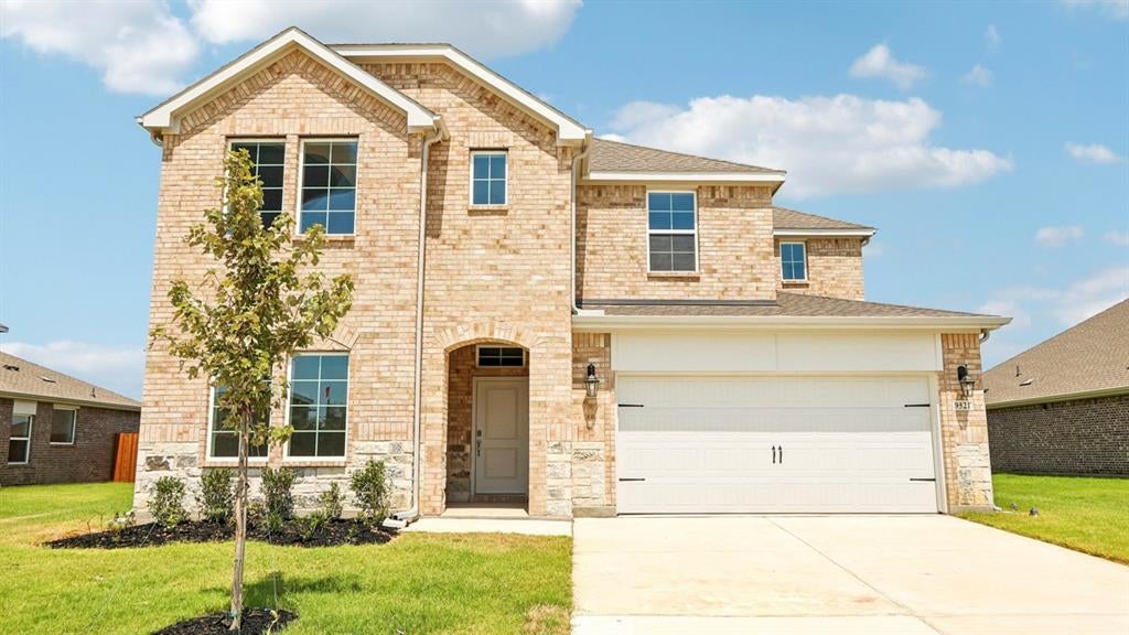 9521 Dugout Dr, Aubrey, TX 76227