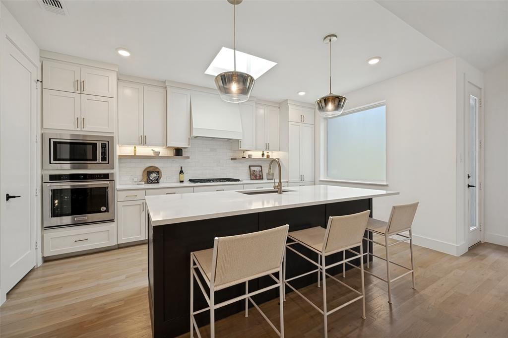 9118 Prado Ln, Dallas, TX 75220 photo