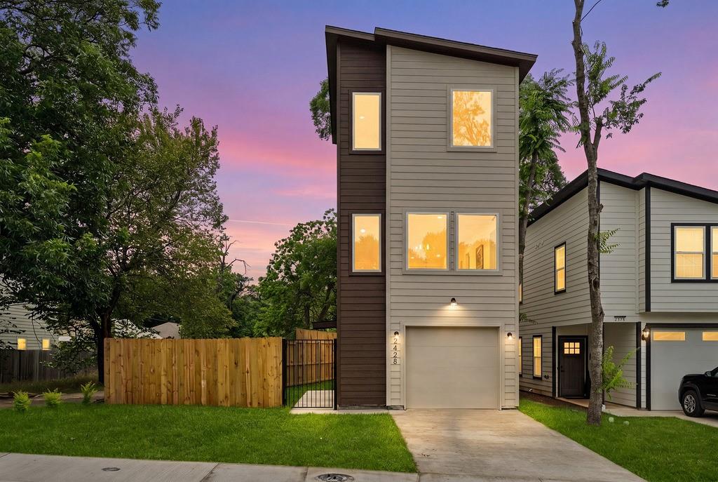 2428 Saint Clair Dr, Dallas, TX 75215