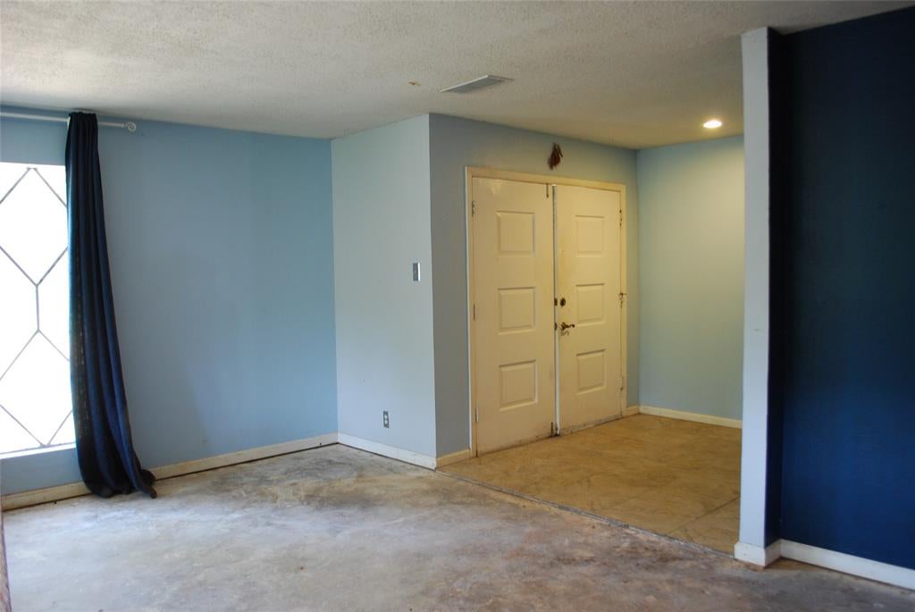 3530 Kiestcrest Dr, Dallas, TX 75233 photo