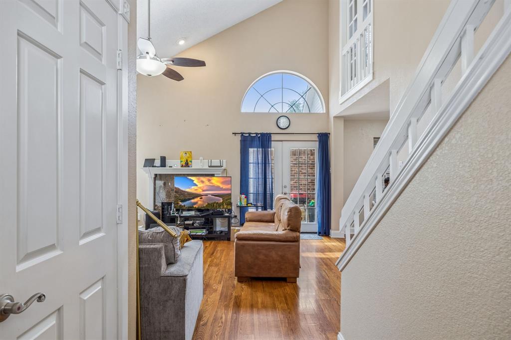 9404 Penny Ln, Irving, TX 75063 photo
