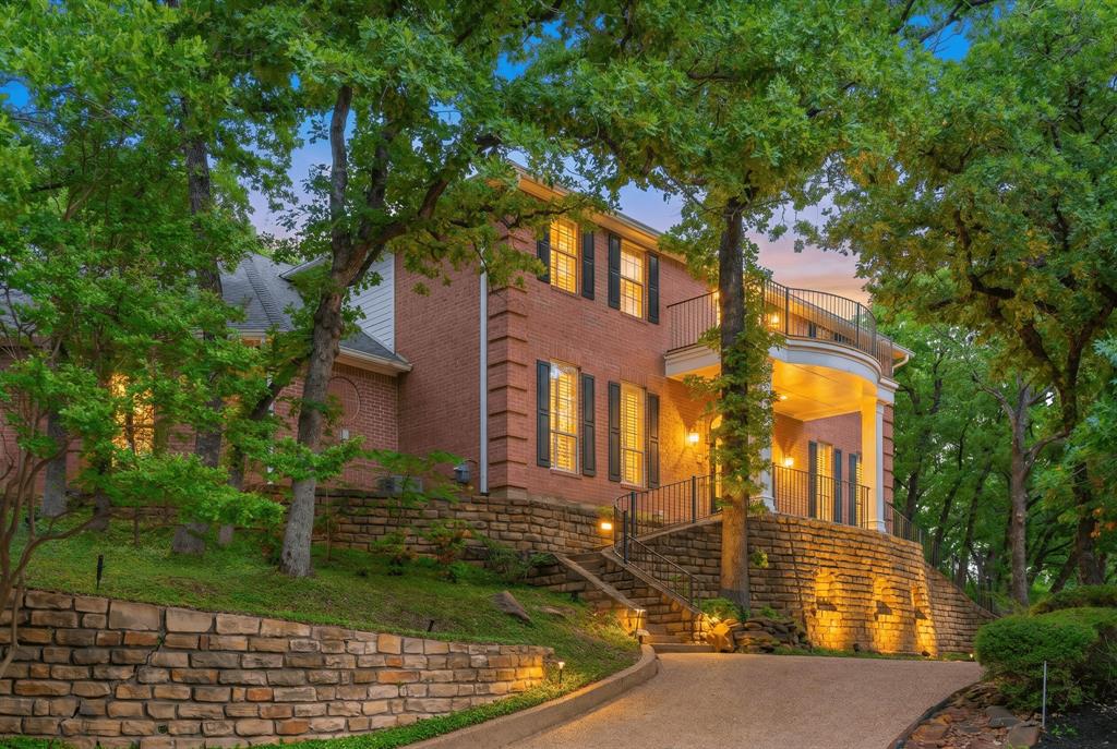 302 Charlottesville Ave, Colleyville, TX 76034