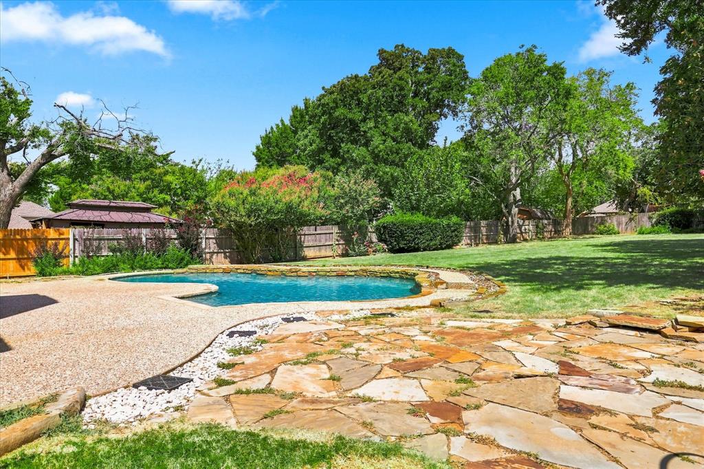 2312 Misty Trail Ln, Flower Mound, TX 75028
