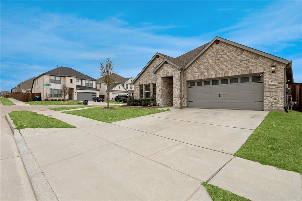 5557 Castle Peak Bnd, Fort Worth, TX 76126 photo