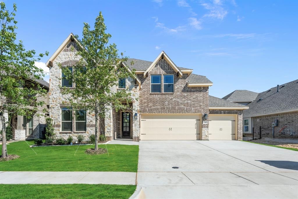 305 Bowrider Ln, Granbury, TX 76049