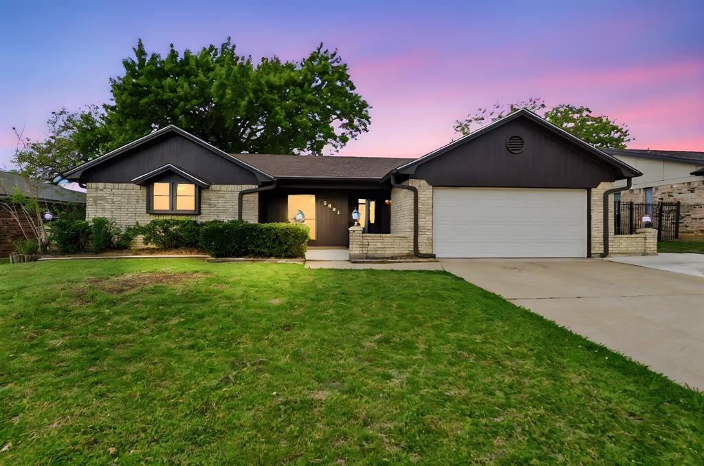 3021 Mossy Oak Ln, Bedford, TX 76021