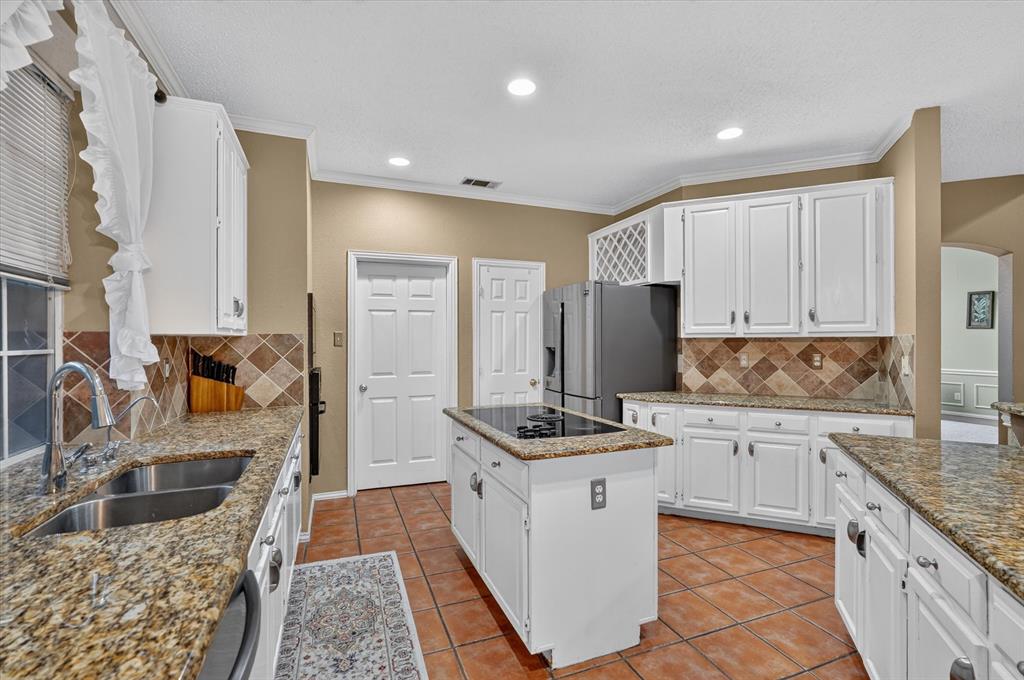 9803 Hickory Hollow Ln, Irving, TX 75063 photo