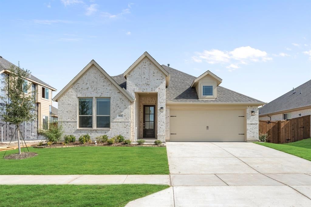 821 Blue Fescue Rd, Fort Worth, TX 76247