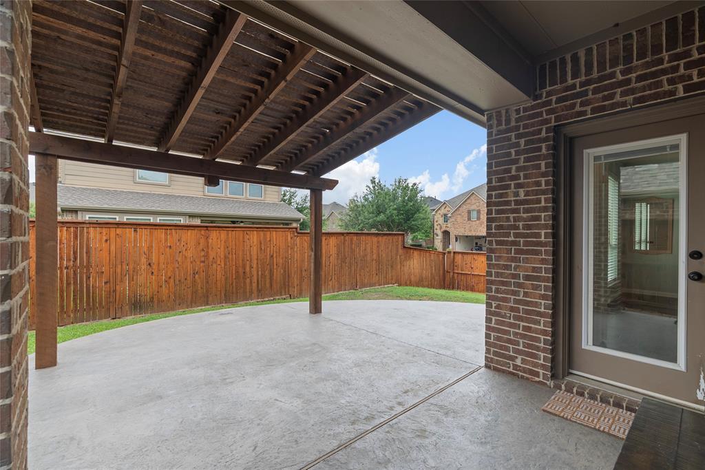 800 Kirby Dr, Lantana, TX 76226 photo